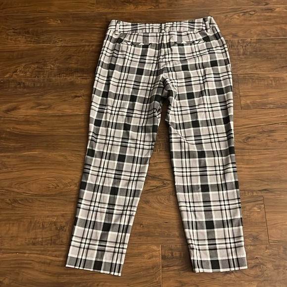 Lands’ End Women’s Plaid Cropped Pants, Size 12. - Picture 7 of 12